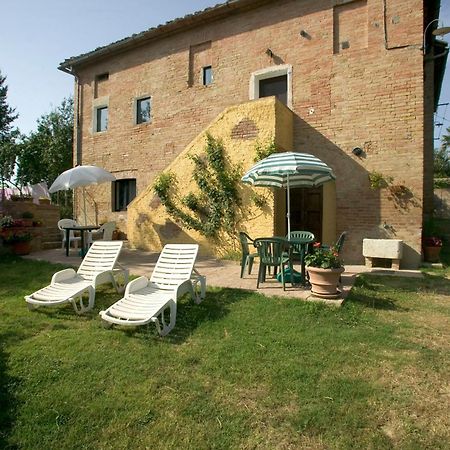 Agriturismo La Grotta Di Montecchino Сиена Экстерьер фото
