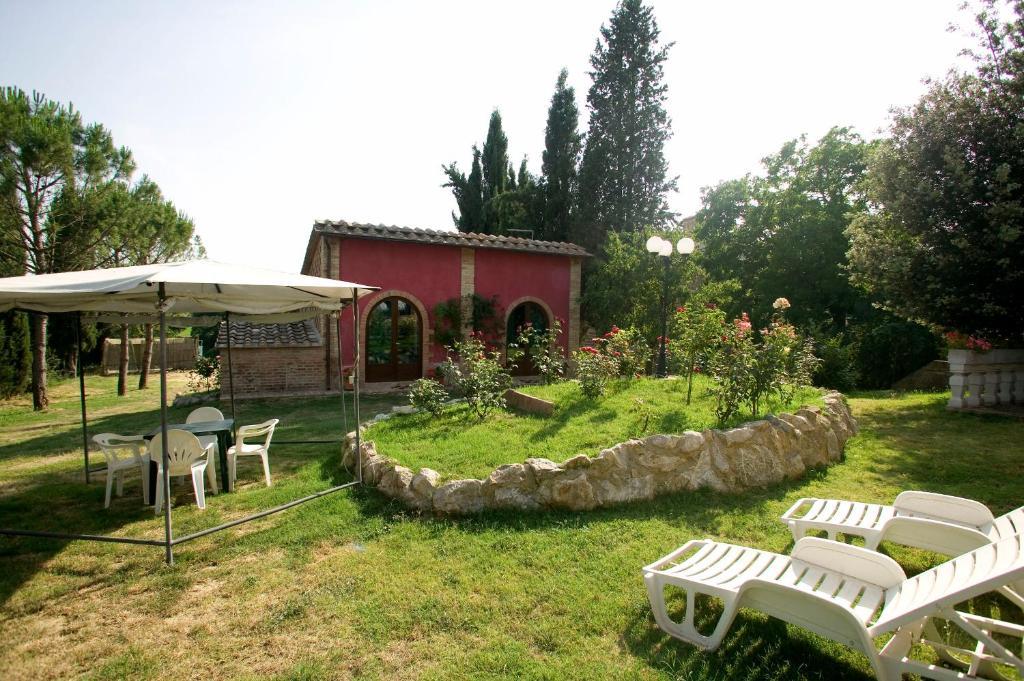 Agriturismo La Grotta Di Montecchino Сиена Номер фото