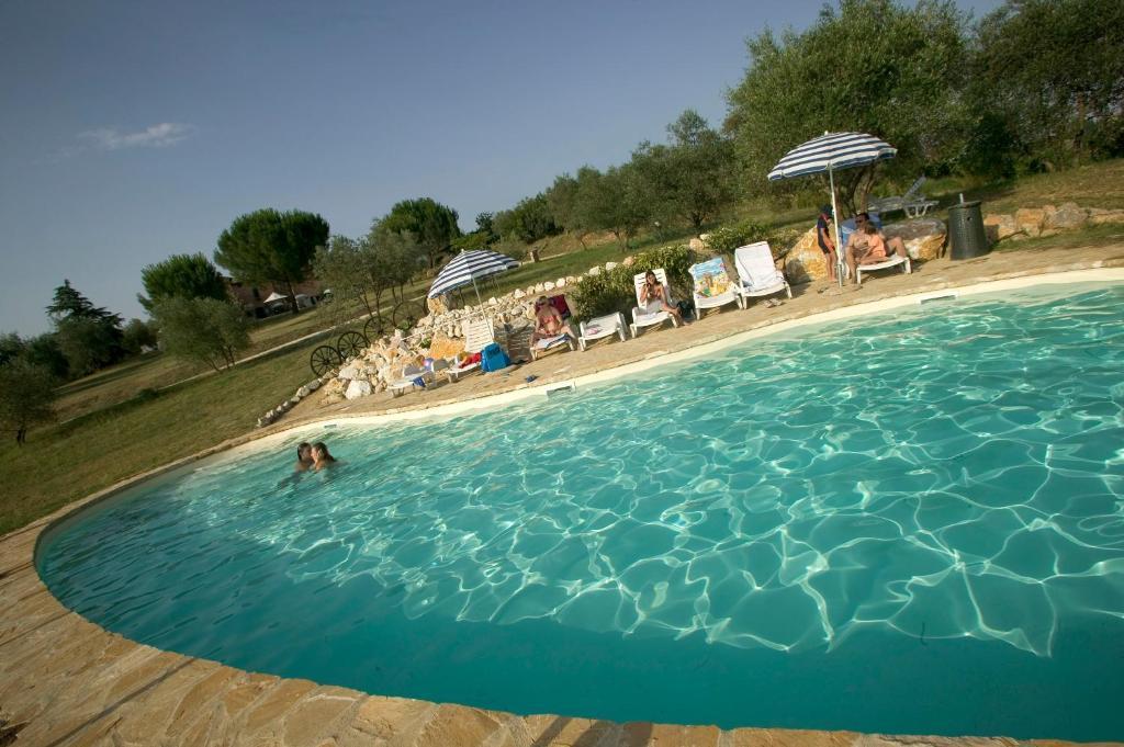 Agriturismo La Grotta Di Montecchino Сиена Экстерьер фото