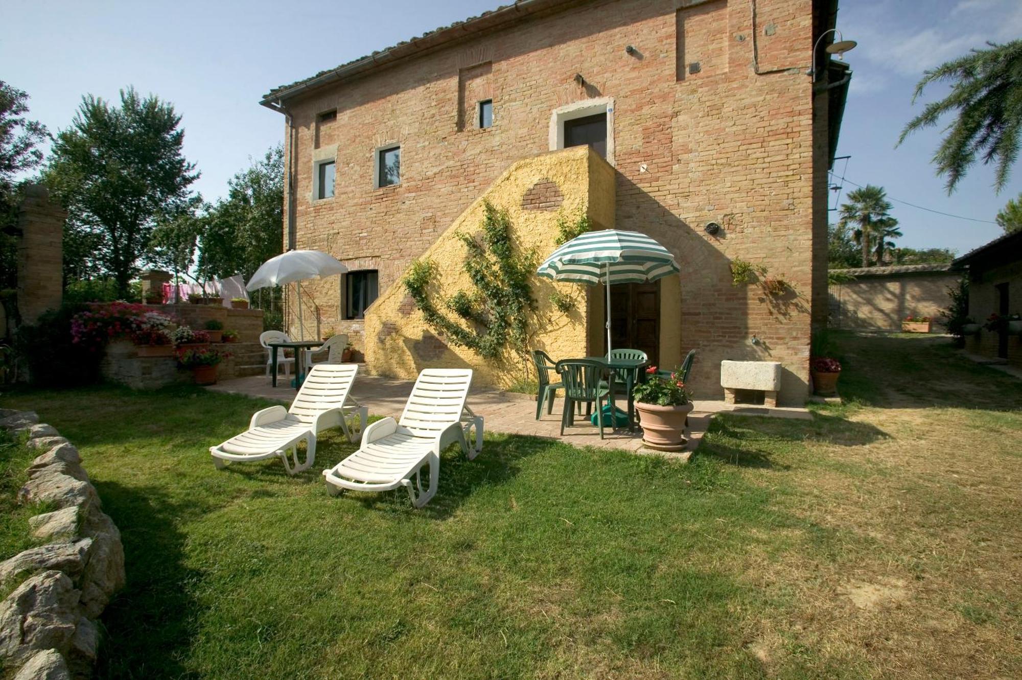 Agriturismo La Grotta Di Montecchino Сиена Экстерьер фото
