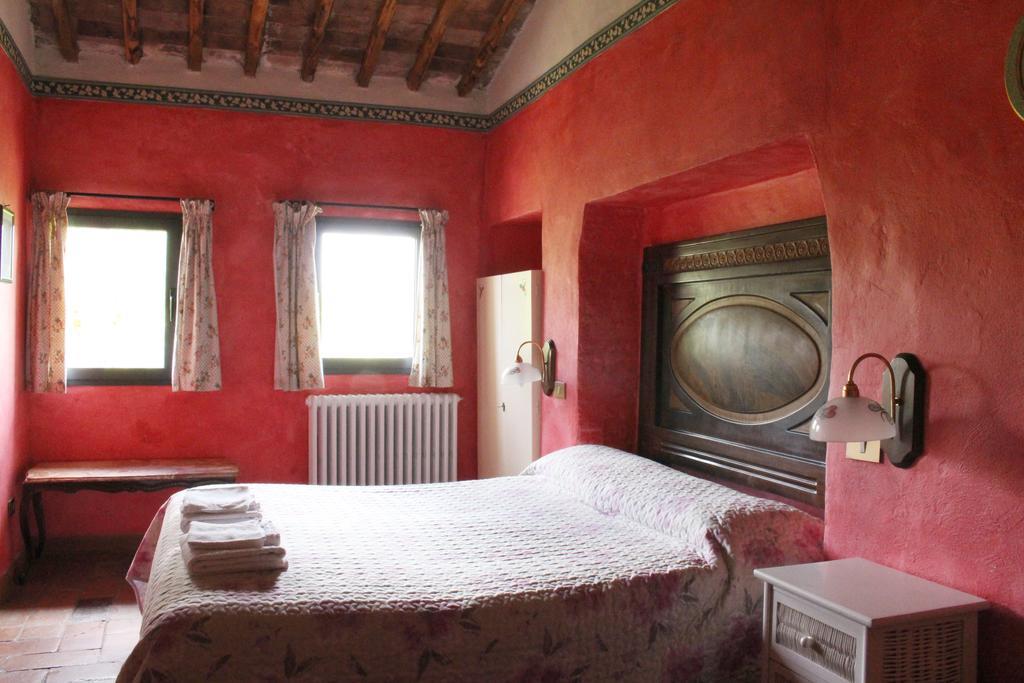 Agriturismo La Grotta Di Montecchino Сиена Экстерьер фото