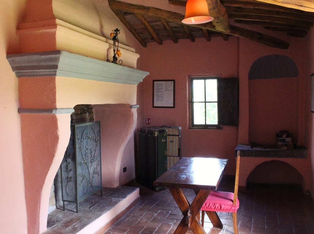 Agriturismo La Grotta Di Montecchino Сиена Экстерьер фото