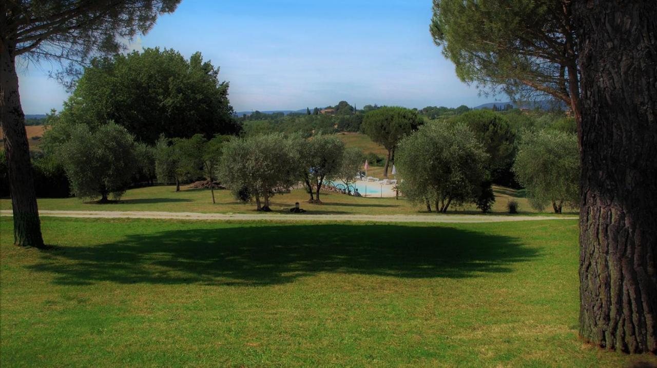 Agriturismo La Grotta Di Montecchino Сиена Экстерьер фото