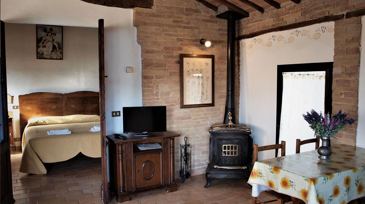 Agriturismo La Grotta Di Montecchino Сиена Экстерьер фото