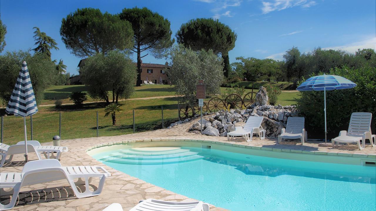 Agriturismo La Grotta Di Montecchino Сиена Экстерьер фото
